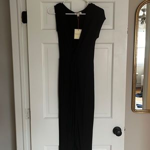 Black long sleeveless dress